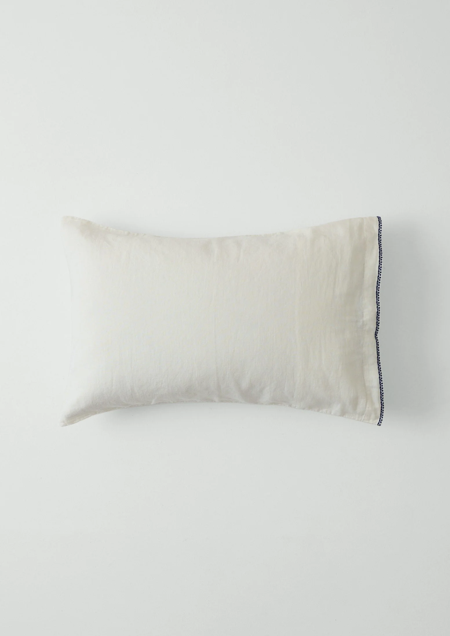 Bud Embroidered Pillowcase Set | Ivory/Delft Blue