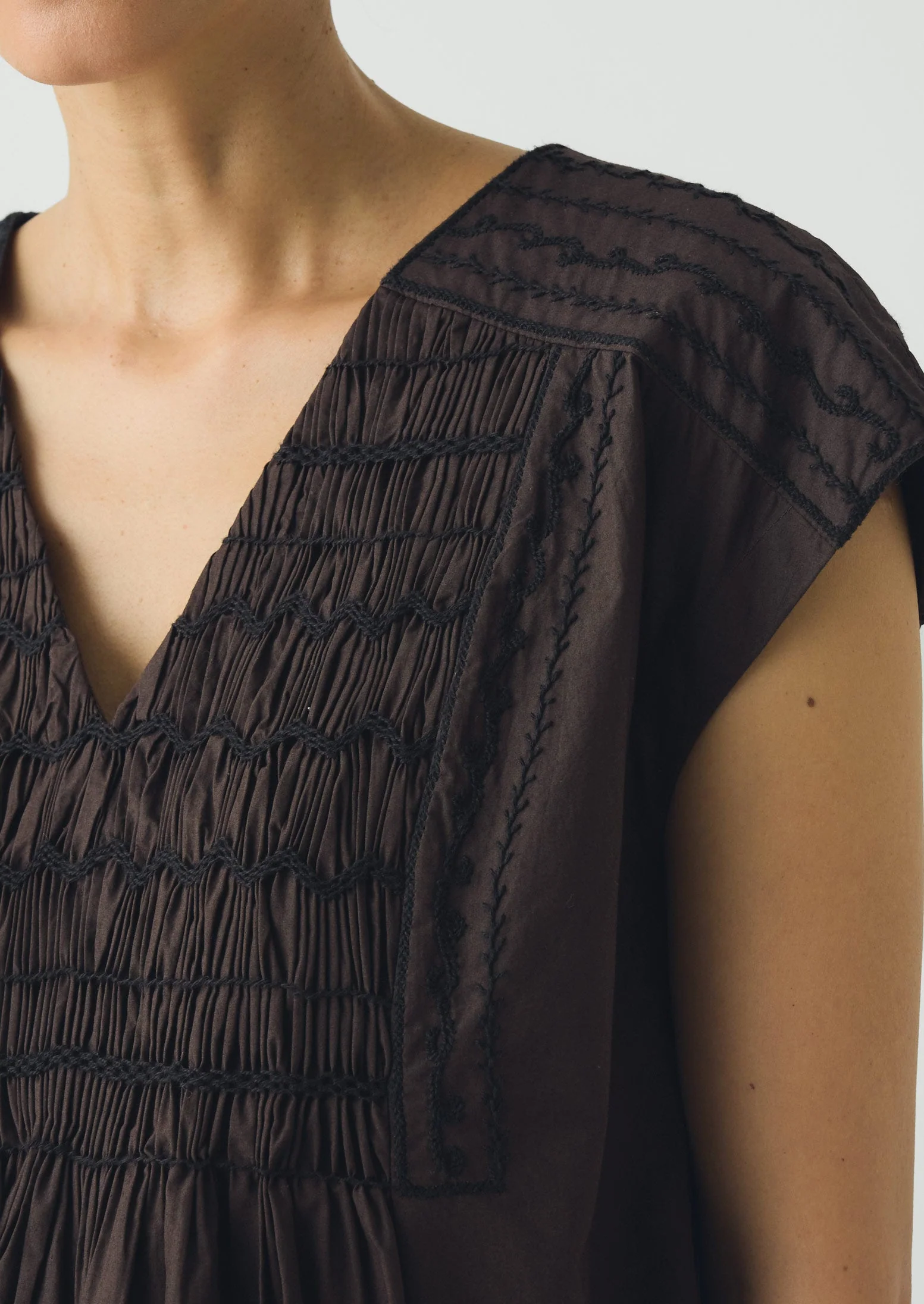 Contrast Smocked Cotton Top | Black Walnut - Image 3