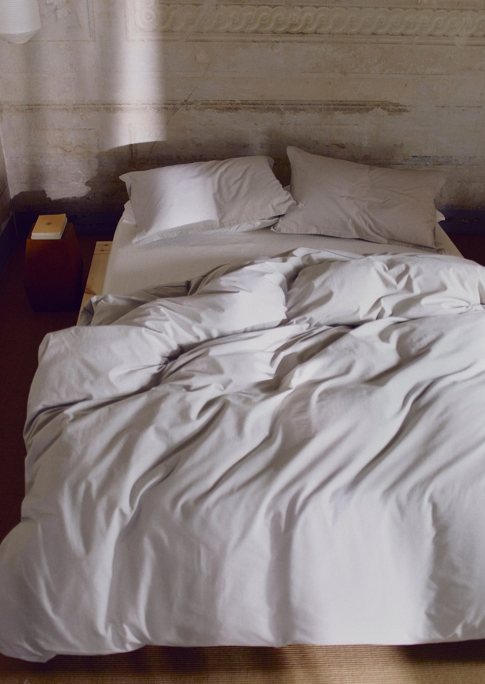 Fine Stripe Organic Cotton Oxford Pillowcase Set | Ecru/Smoke Blue - Image 3