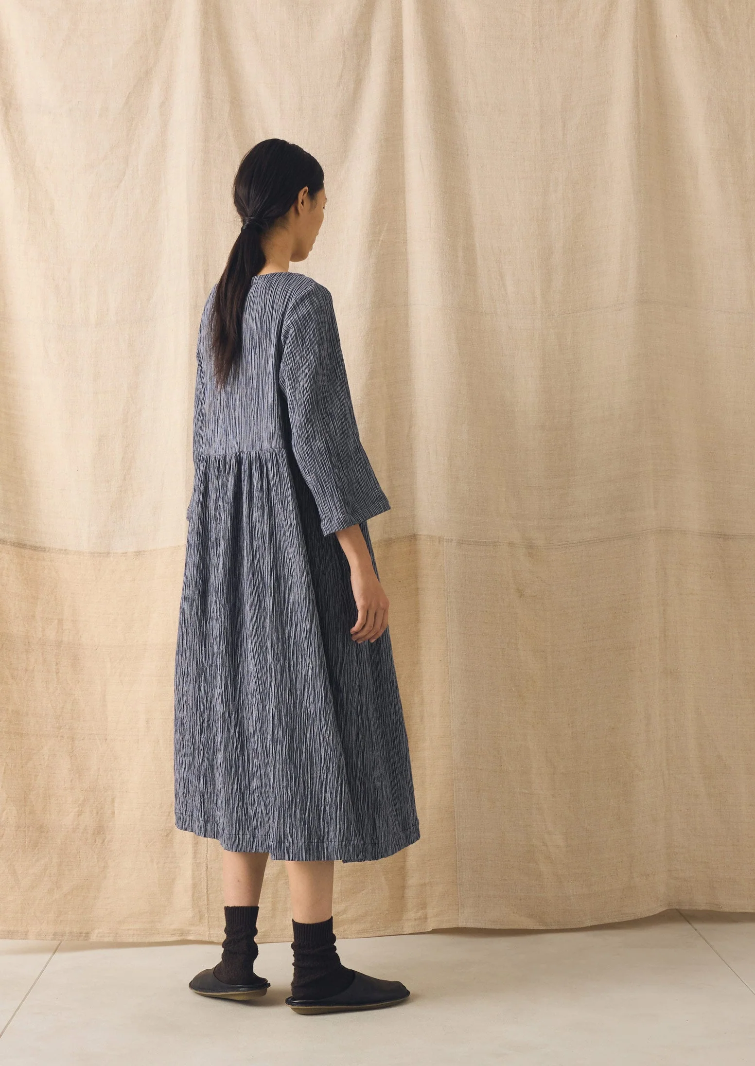 Freya Crinkle Cotton Dress | Dark Blue/White - Image 5