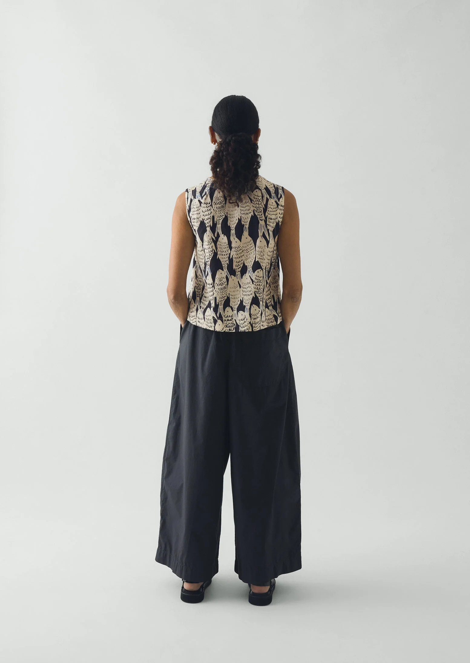 Market Fish Print Cotton Poplin Top | Slate - Image 4