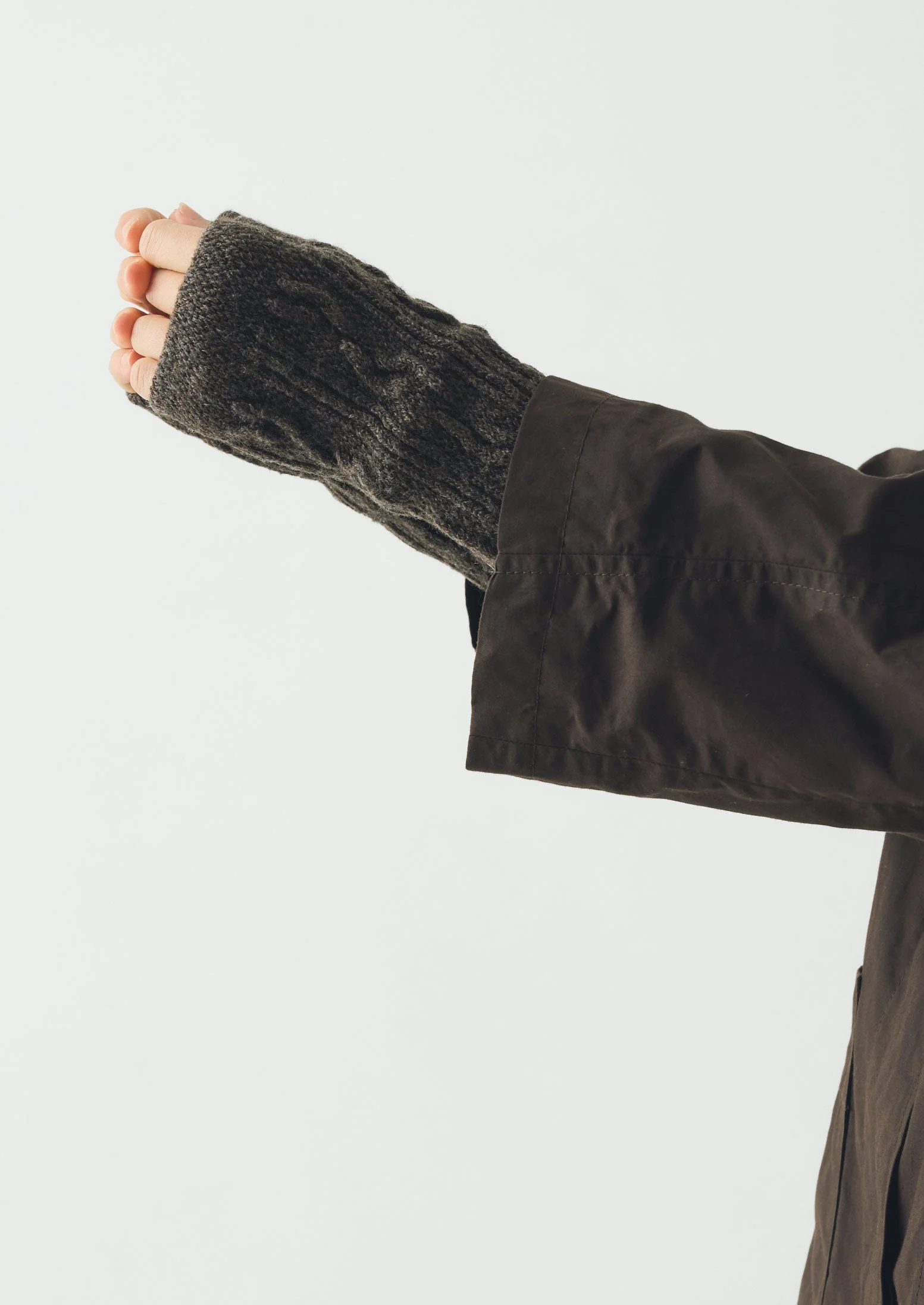 Nishiguchi Kutsushita Wool Hand Warmers | Brown - Image 4