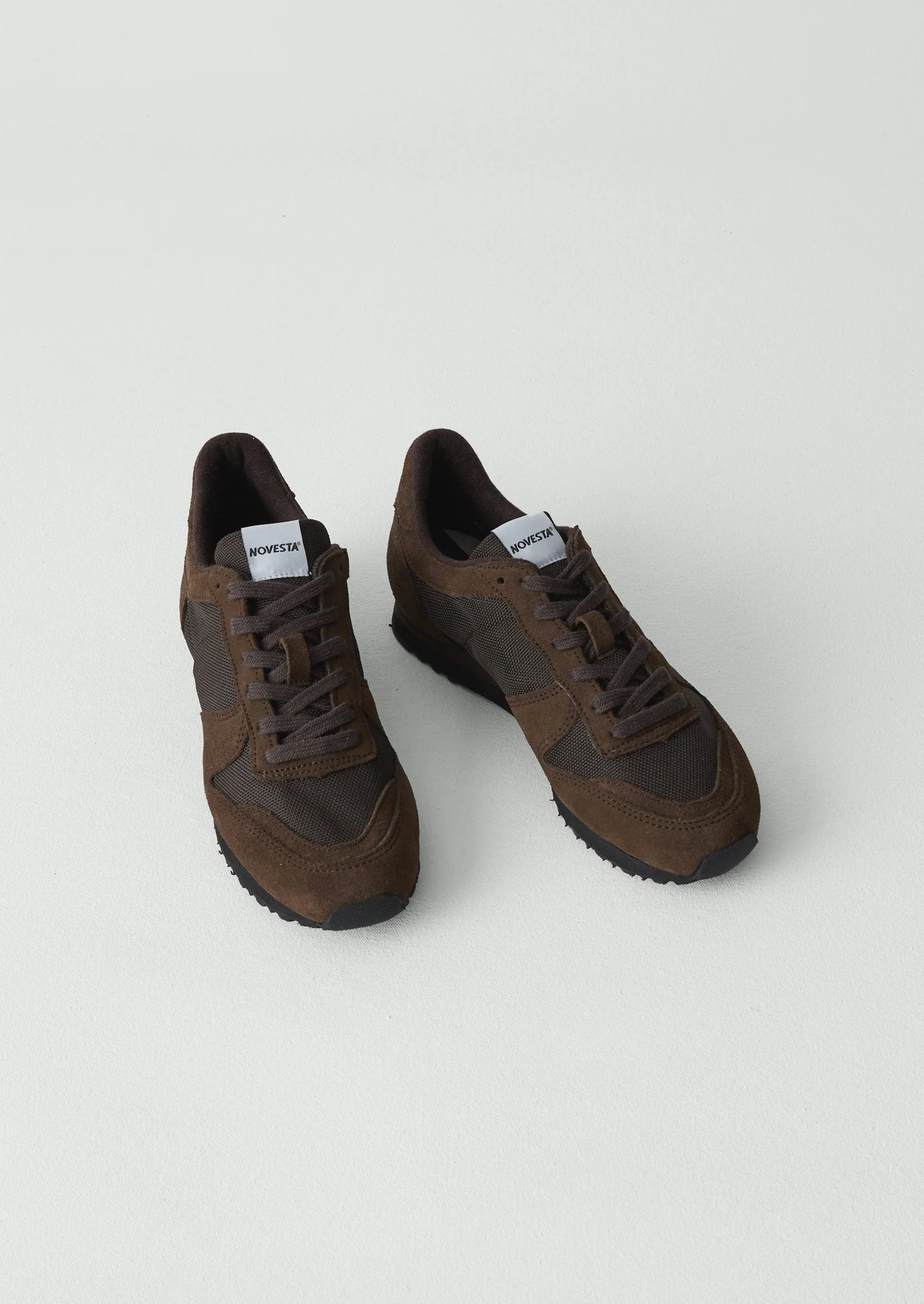 Novesta Marathon Sneakers | Bitter Chocolate
