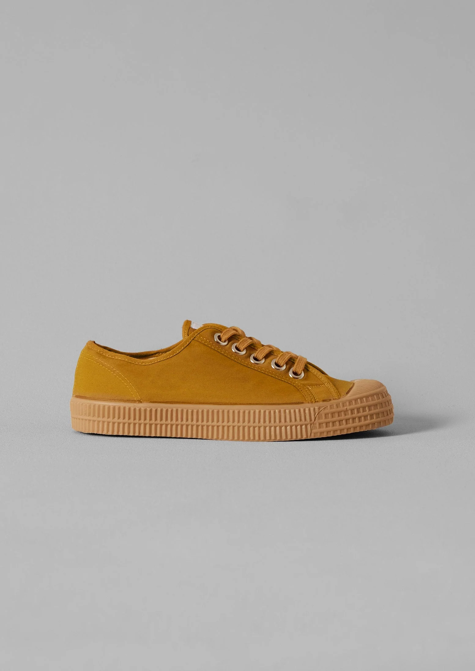 Novesta Star Master Waxed Cotton Plimsolls | Cumin - Image 2