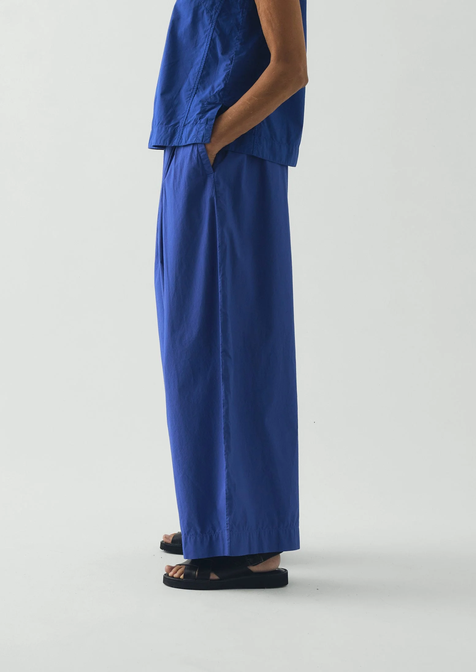 Pleated Pull On Cotton Poplin Pants | Carmine Blue - Image 4
