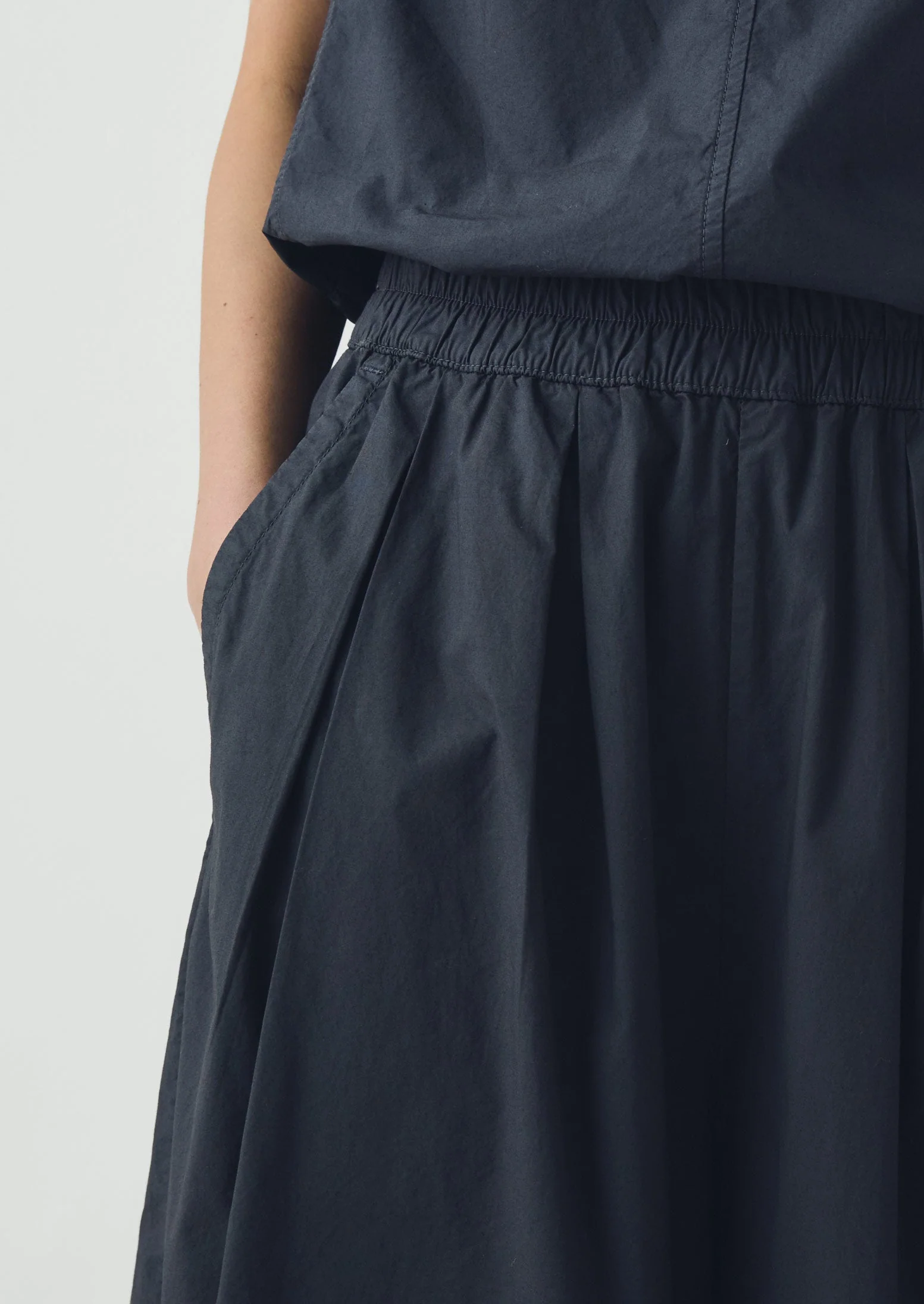 Pleated Pull On Cotton Poplin Pants | Slate - Image 3
