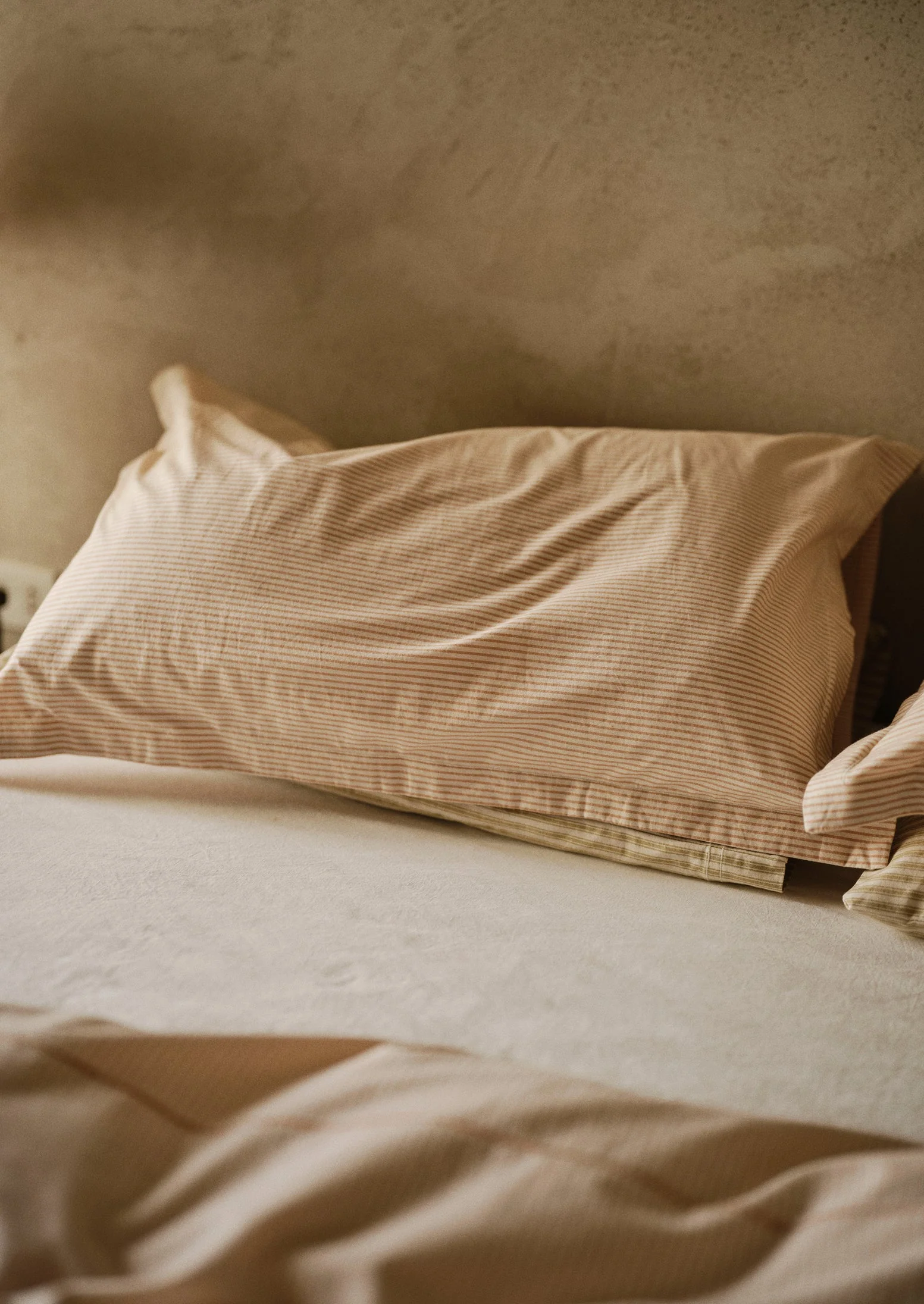 Soft Stripe Cotton Oxford Pillowcase Set | Clay/Ecru - Image 3