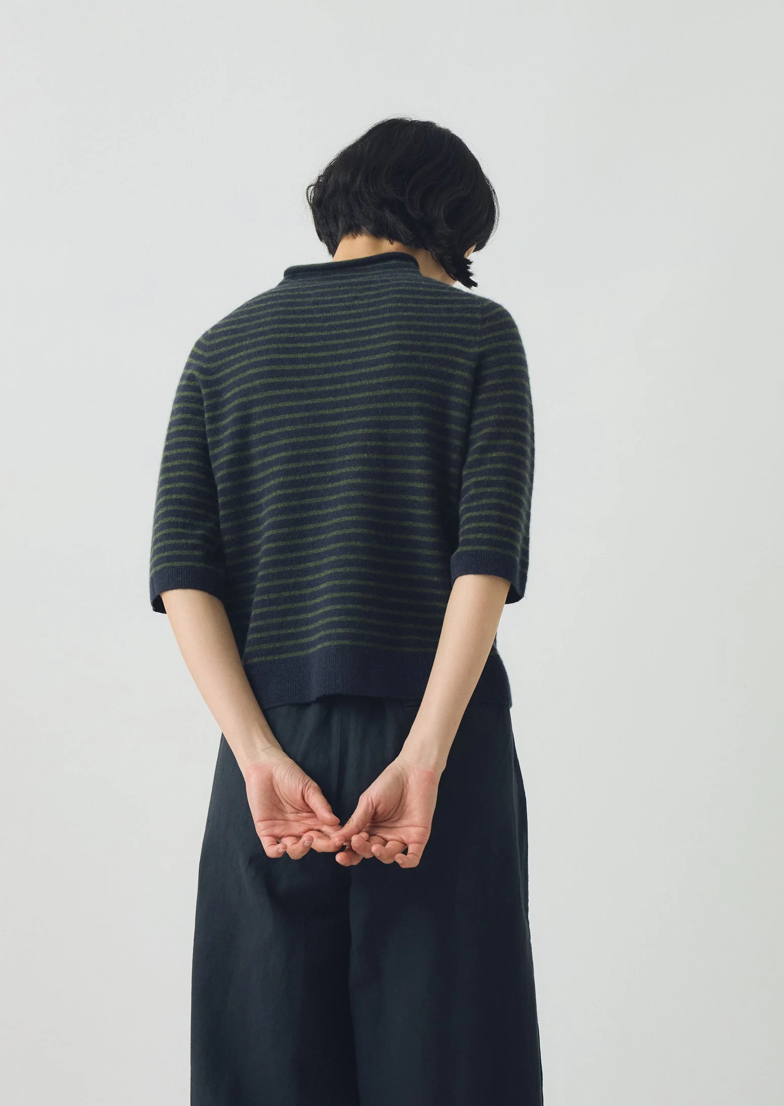 Stripe Wool Cashmere Half Sleeve Sweater | Dark Navy/Olive - Image 4