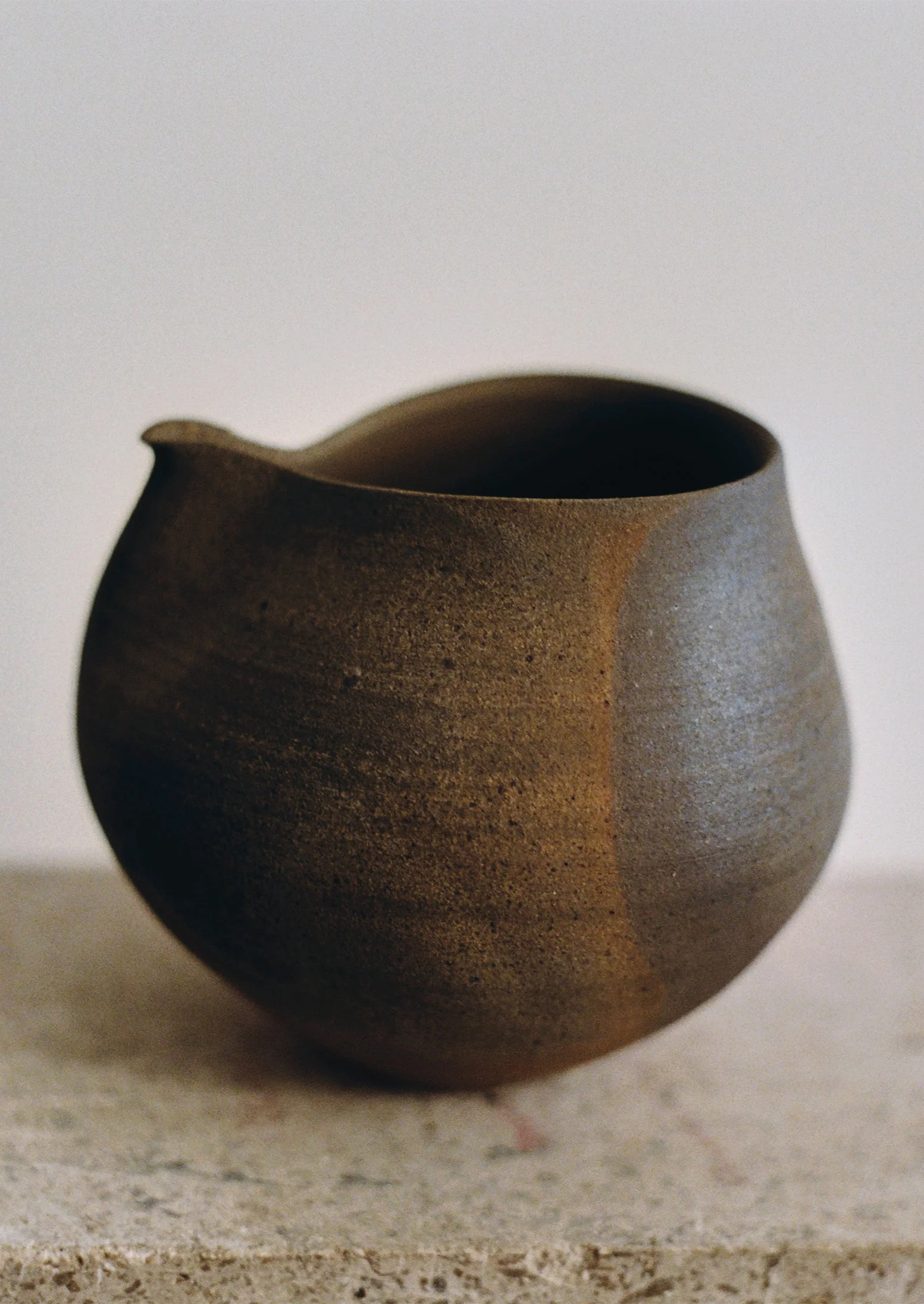 Yuichi Romita Katakuchi Pourer Small | Ash Brown